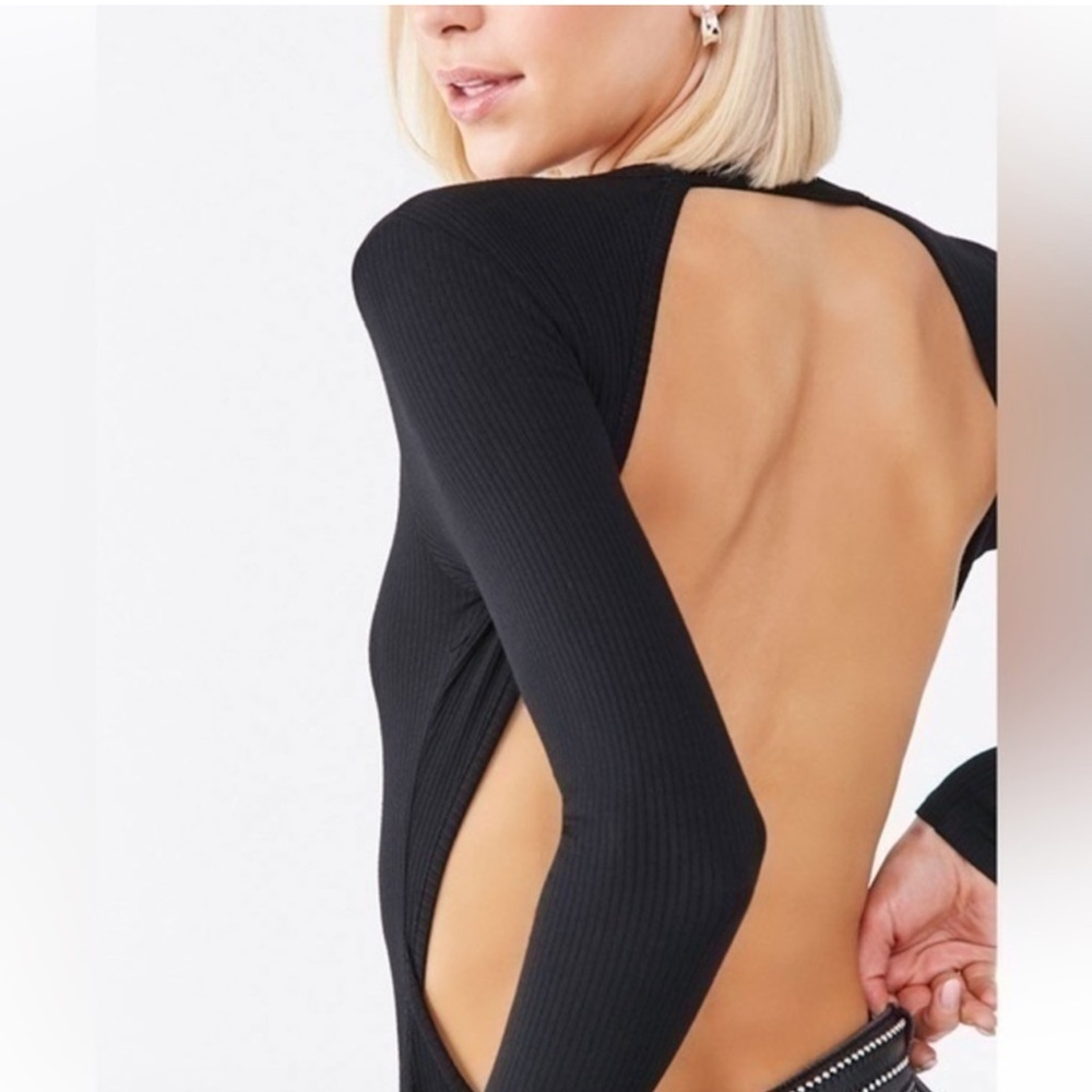 Ribbed knit bodysuit with cute out  size S